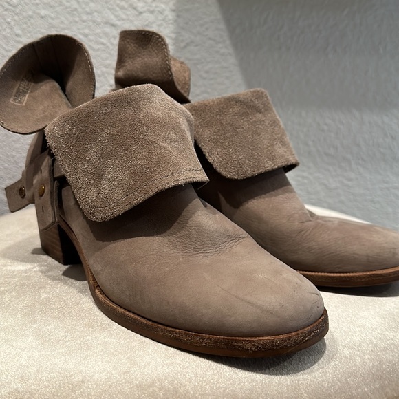 UGG Elora Women’s Boots - Picture 3 of 13